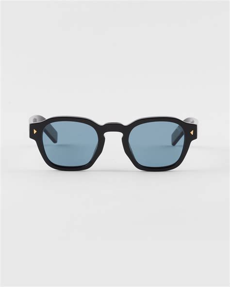 Turquoise Lenses Sunglasses With Iconic Metal Plaque 